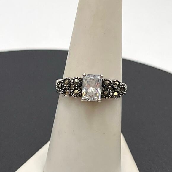 Chapel-Zenray NF Thailand Sterling Silver Rectangular CZ Marcasite Ring sz 7.5 - Picture 1 of 12